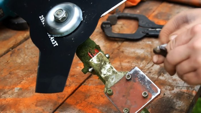 Насадка для кошения высокой травы триммером Насадка для кошения высокой травы триммером