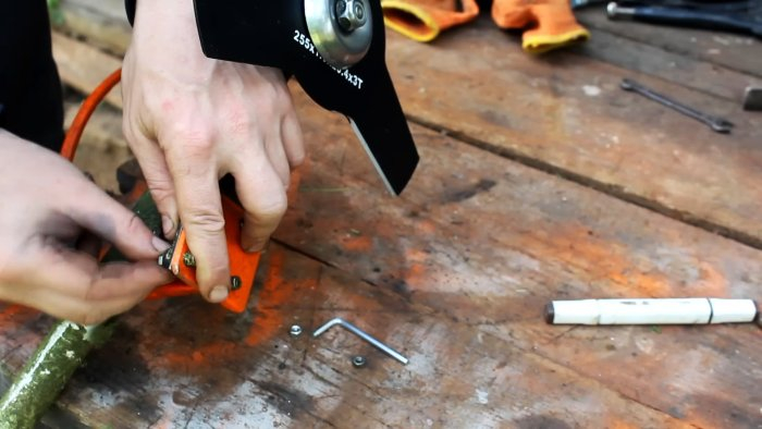 Насадка для кошения высокой травы триммером Насадка для кошения высокой травы триммером