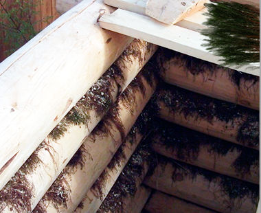 Конопатка сруба бани или деревянного дома